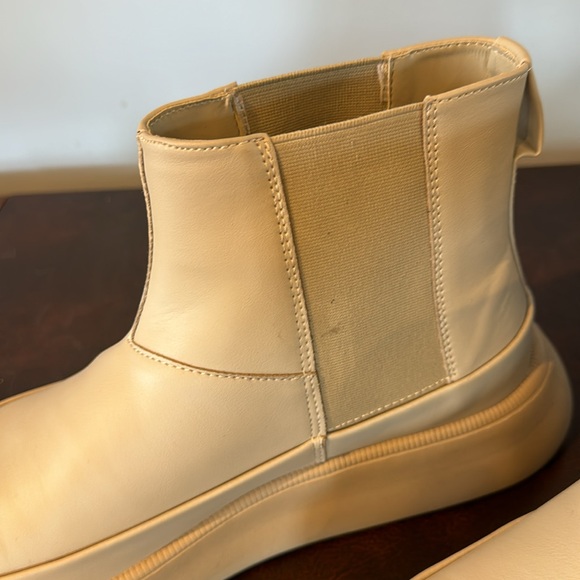 NEW & UNWORN - Zara Man ‘moonboot’ style high-tops - unused film shoot spares - Picture 10 of 13